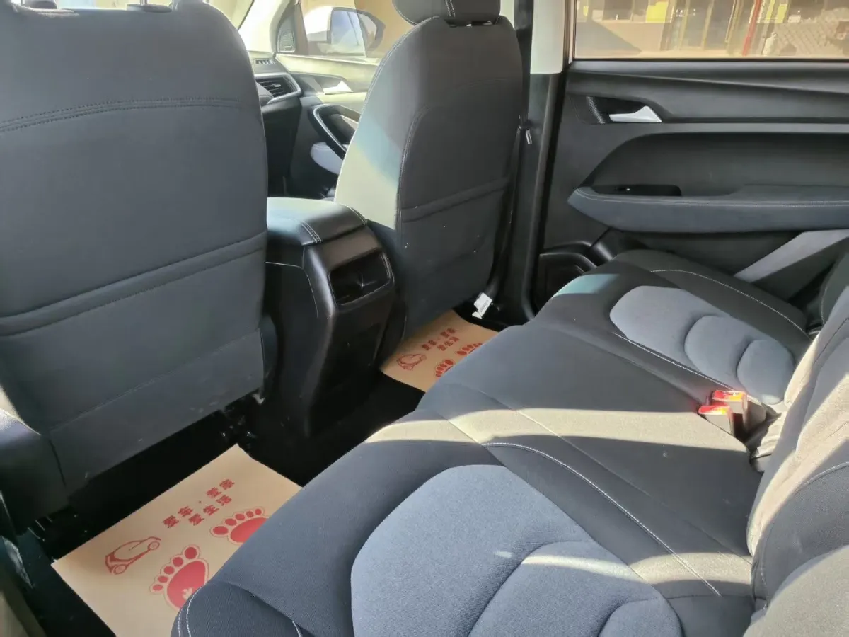 2019 BaoJun 530 1.5T 150HP L4 6MT,autocango,china used car exporter,china ev exporter,chinese used car exporter,chinese used ev exporter