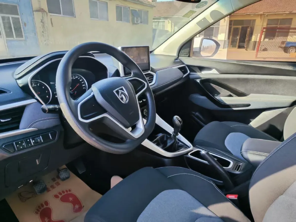 2019 BaoJun 530 1.5T 150HP L4 6MT,autocango,china used car exporter,china ev exporter,chinese used car exporter,chinese used ev exporter
