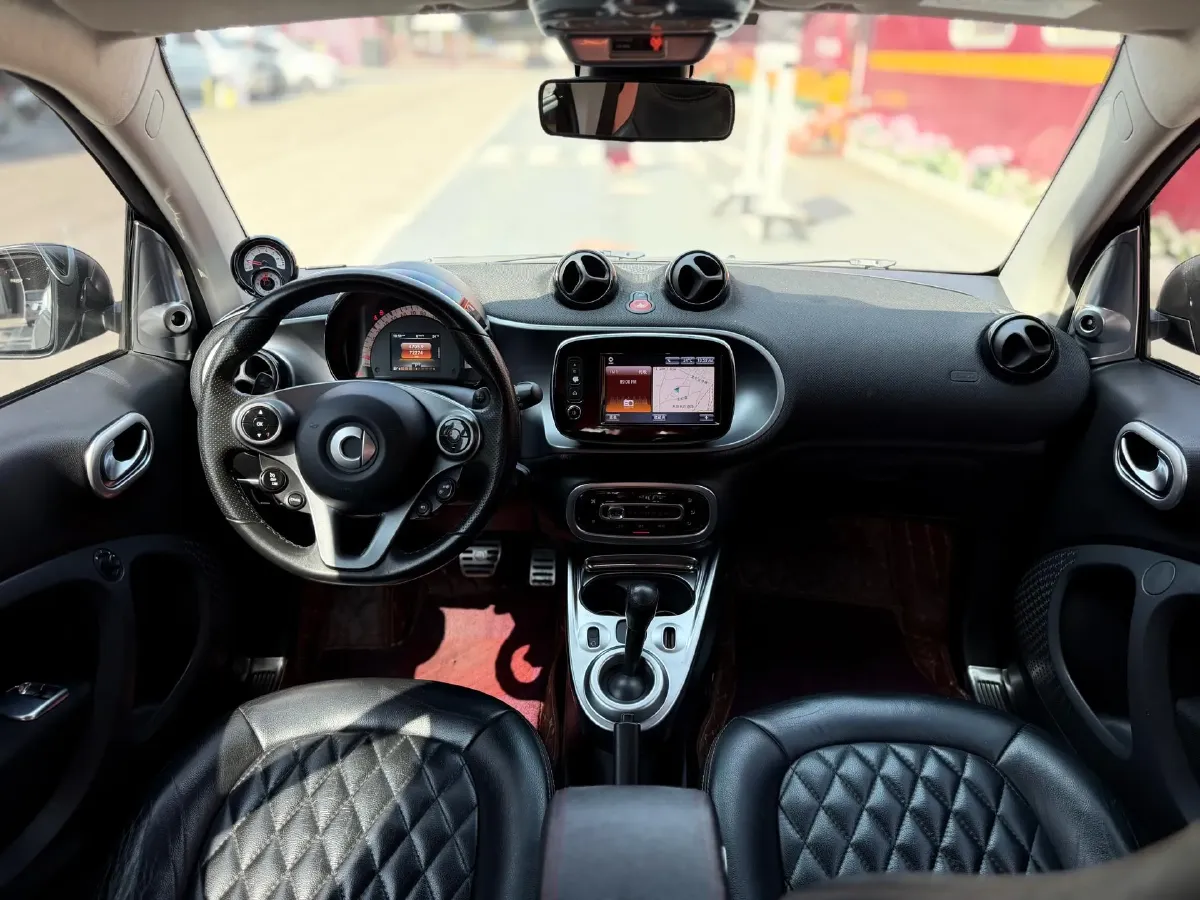 2018 Smart smart fortwo 0.9T 90HP L3 6DCT,autocango,china used car exporter,china ev exporter,chinese used car exporter,chinese used ev exporter