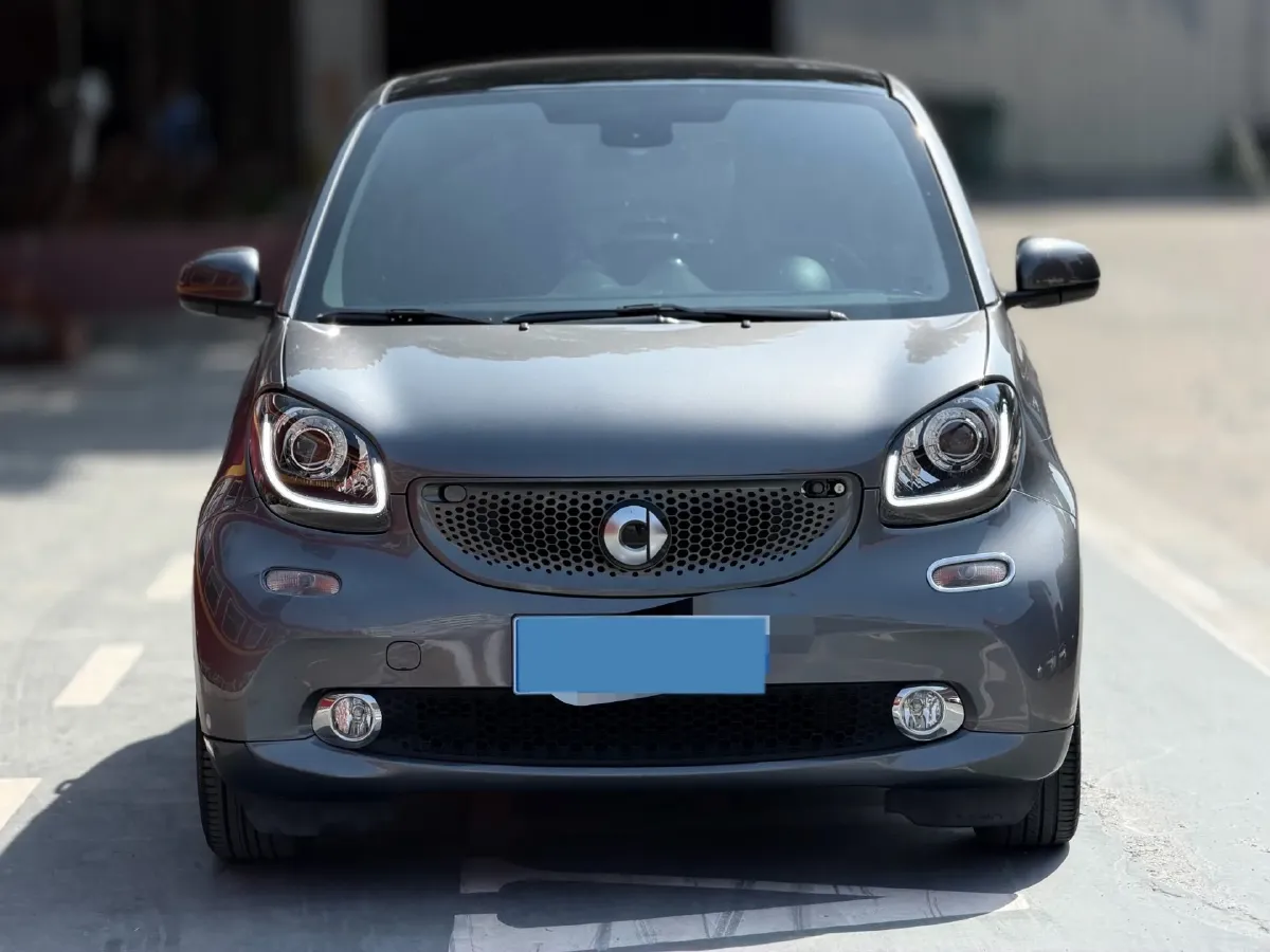2018 Smart smart fortwo 0.9T 90HP L3 6DCT,autocango,china used car exporter,china ev exporter,chinese used car exporter,chinese used ev exporter
