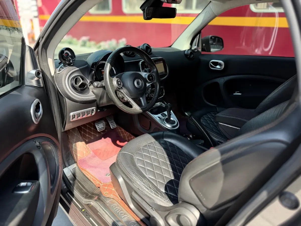 2018 Smart smart fortwo 0.9T 90HP L3 6DCT,autocango,china used car exporter,china ev exporter,chinese used car exporter,chinese used ev exporter