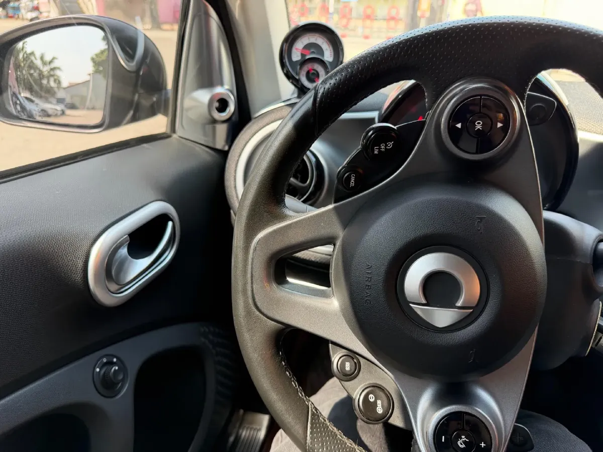 2018 Smart smart fortwo 0.9T 90HP L3 6DCT,autocango,china used car exporter,china ev exporter,chinese used car exporter,chinese used ev exporter