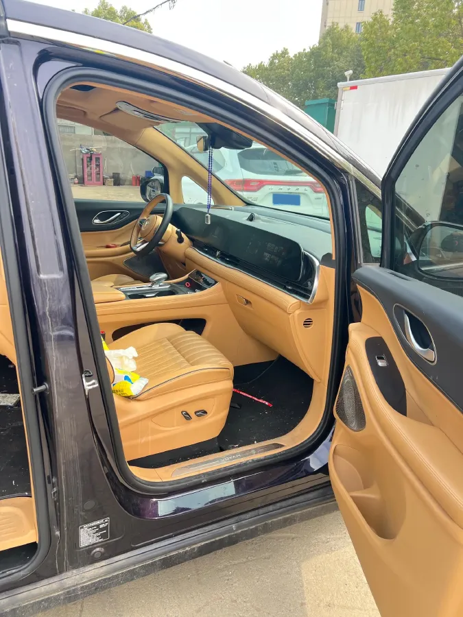 2022 Voyah Dream 1.5T 136HP L4 PHEV 25.57KWH,autocango,china used car exporter,china ev exporter,chinese used car exporter,chinese used ev exporter