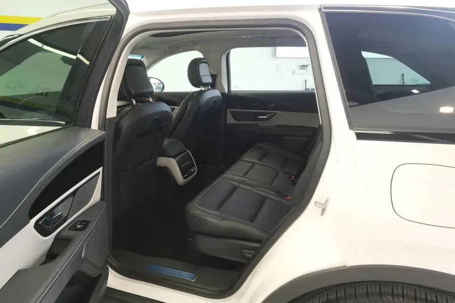 2023 Lincoln Nautilus 2.0T 261HP L4 8AT,autocango,china used car exporter,china ev exporter,chinese used car exporter,chinese used ev exporter