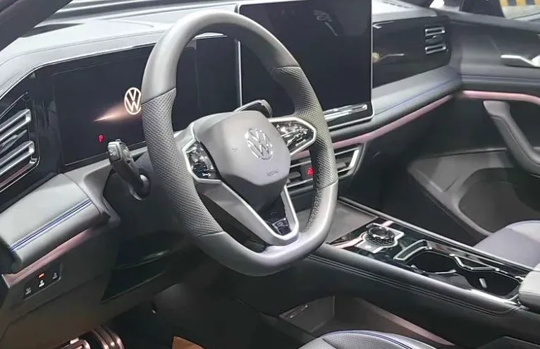 2024 Volkswagen Tiguan L 2.0T 186HP L4 7DCT,autocango,china used car exporter,china ev exporter,chinese used car exporter,chinese used ev exporter