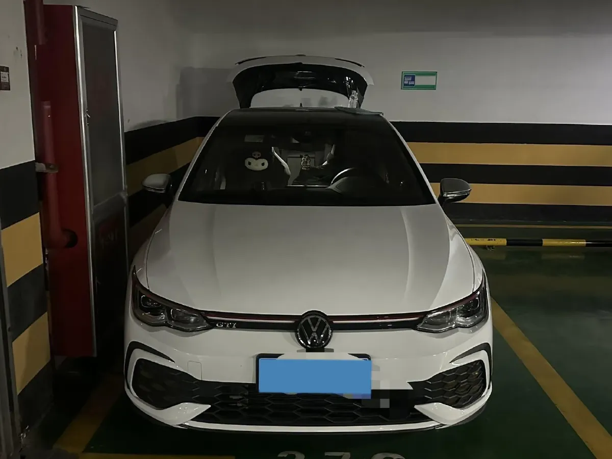 2023 Volkswagen GolfGTI 2.0T 220HP L4 7DCT,autocango,china used car exporter,china ev exporter,chinese used car exporter,chinese used ev exporter