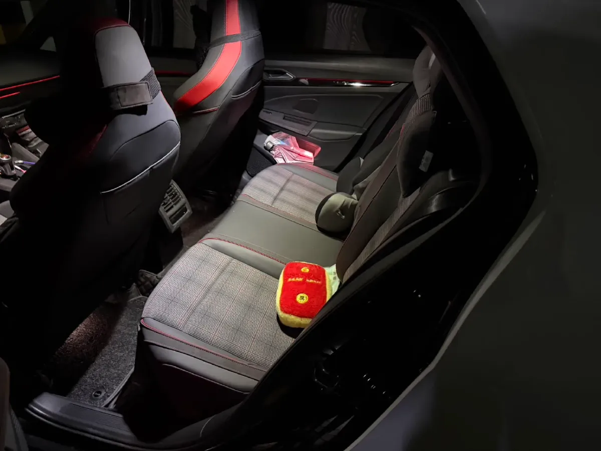 2023 Volkswagen GolfGTI 2.0T 220HP L4 7DCT,autocango,china used car exporter,china ev exporter,chinese used car exporter,chinese used ev exporter