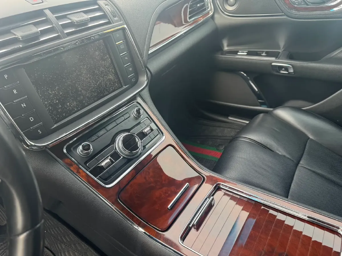 2019 Mercedes-Benz C Class 1.5T 184HP L4 9AT,autocango,china used car exporter,china ev exporter,chinese used car exporter,chinese used ev exporter