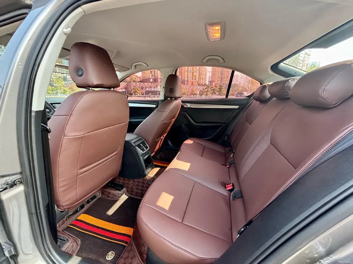 2018 Skoda Octavia 1.2T 116HP L4 7DCT,autocango,china used car exporter,china ev exporter,chinese used car exporter,chinese used ev exporter