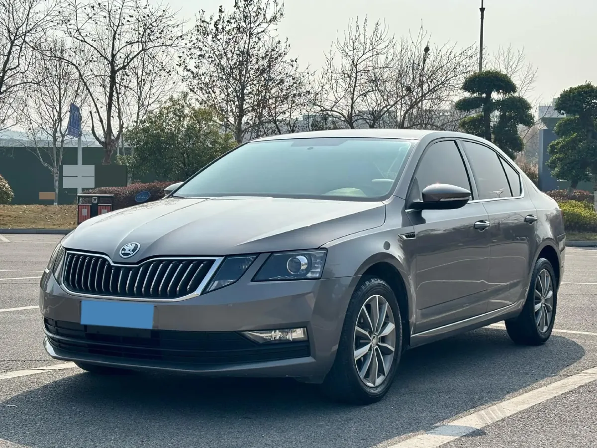 2018 Skoda Octavia 1.2T 116HP L4 7DCT,autocango,china used car exporter,china ev exporter,chinese used car exporter,chinese used ev exporter