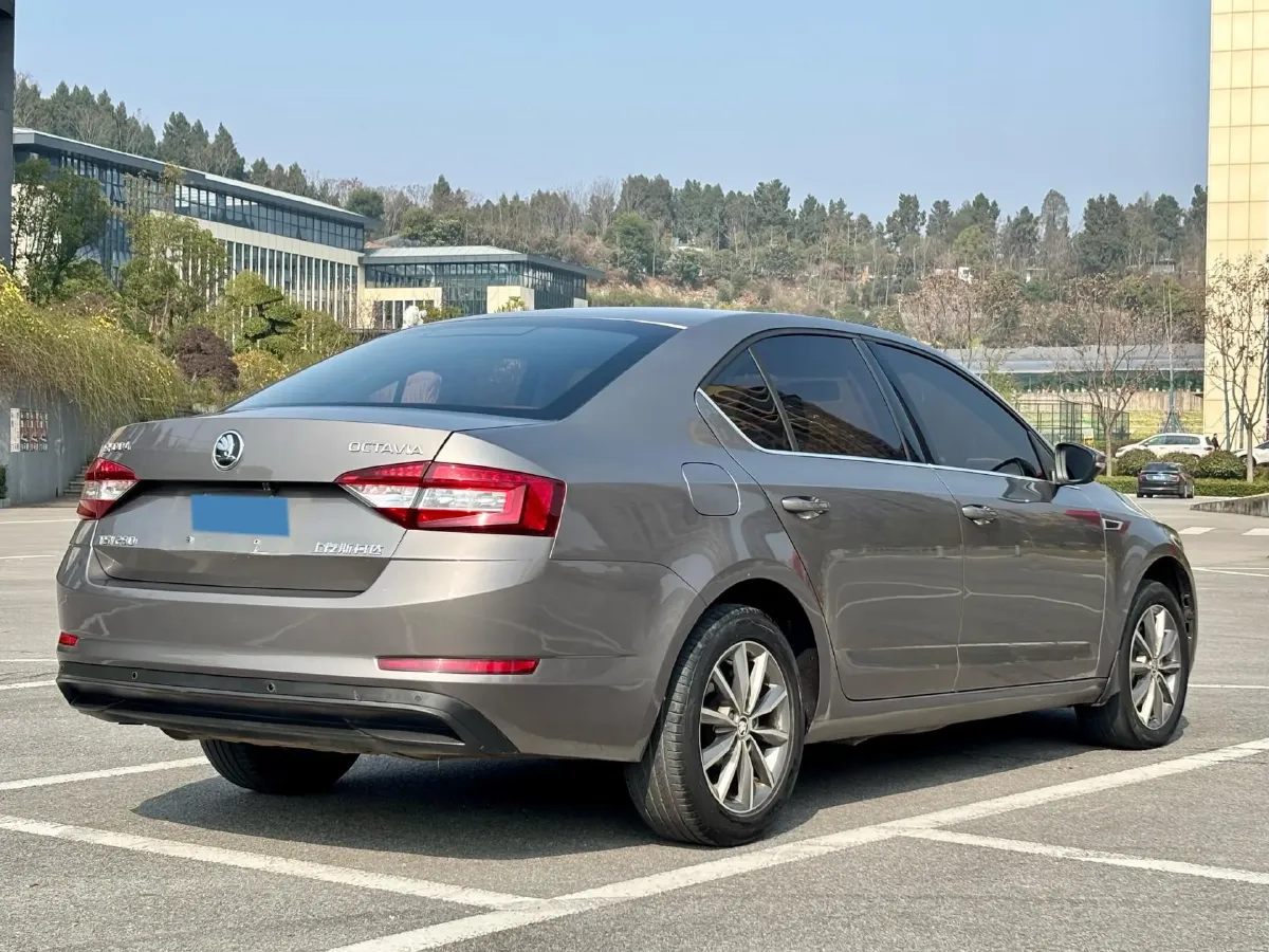 2018 Skoda Octavia 1.2T 116HP L4 7DCT,autocango,china used car exporter,china ev exporter,chinese used car exporter,chinese used ev exporter