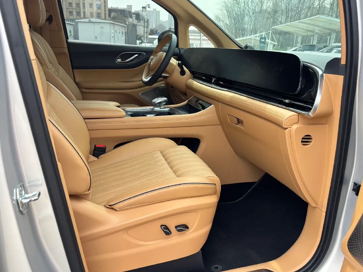 2022 Voyah Dream 1.5T 136HP L4 PHEV 25.57KWH,autocango,china used car exporter,china ev exporter,chinese used car exporter,chinese used ev exporter