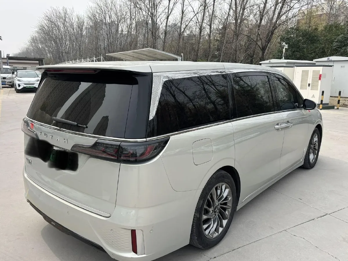 2022 Voyah Dream 1.5T 136HP L4 PHEV 25.57KWH,autocango,china used car exporter,china ev exporter,chinese used car exporter,chinese used ev exporter