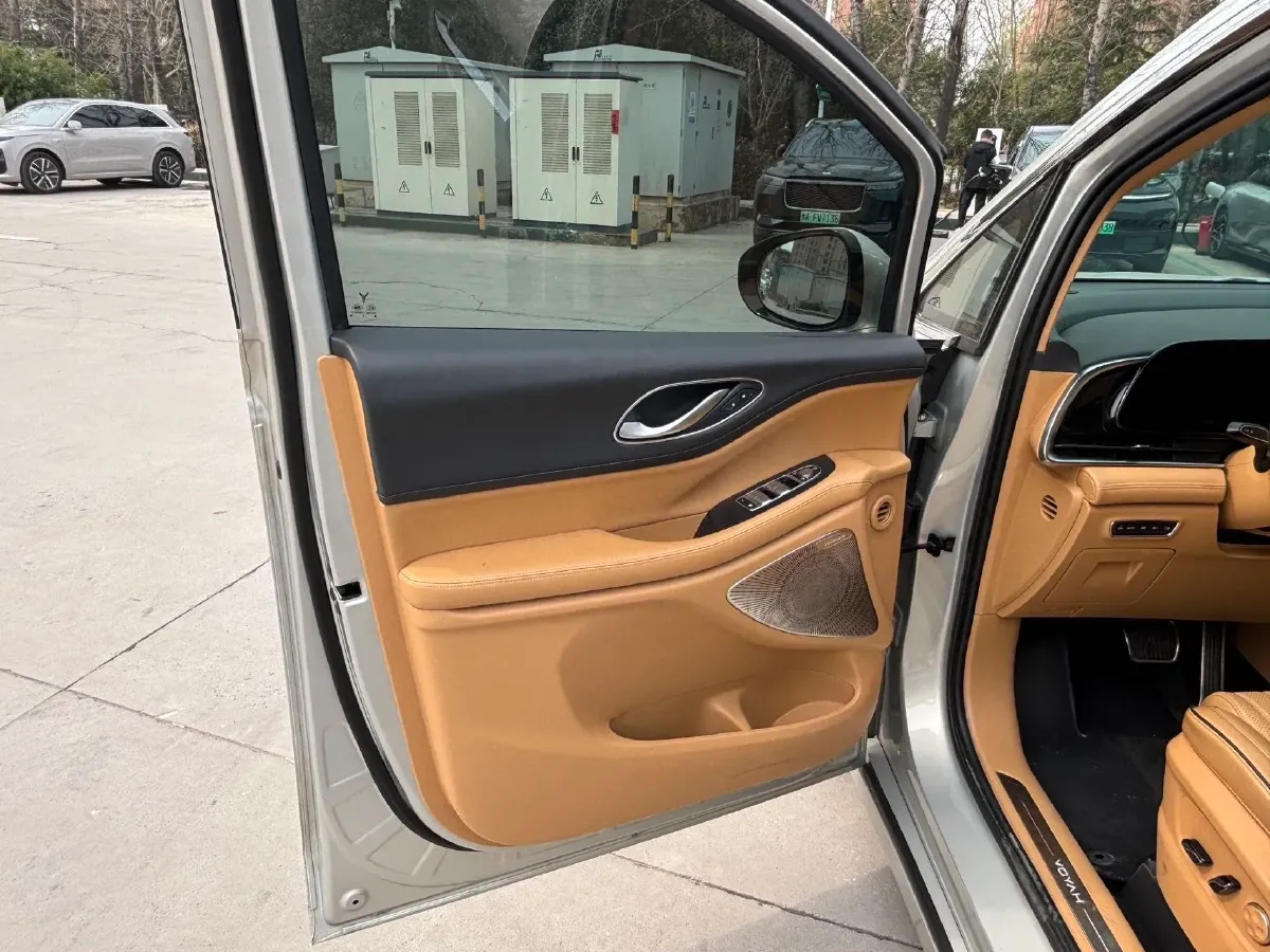 2022 Voyah Dream 1.5T 136HP L4 PHEV 25.57KWH,autocango,china used car exporter,china ev exporter,chinese used car exporter,chinese used ev exporter