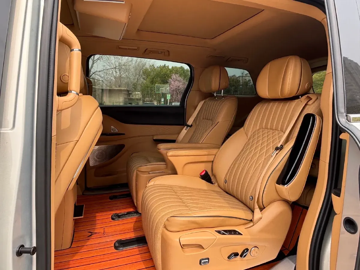 2022 Voyah Dream 1.5T 136HP L4 PHEV 25.57KWH,autocango,china used car exporter,china ev exporter,chinese used car exporter,chinese used ev exporter