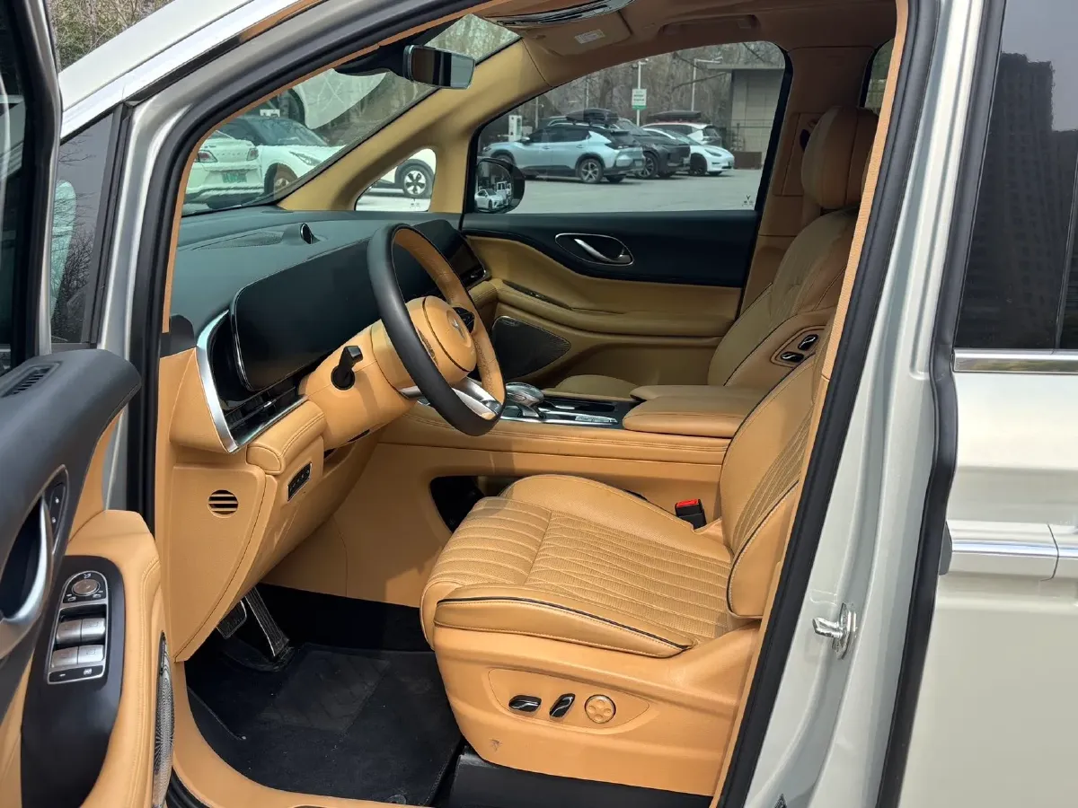 2022 Voyah Dream 1.5T 136HP L4 PHEV 25.57KWH,autocango,china used car exporter,china ev exporter,chinese used car exporter,chinese used ev exporter