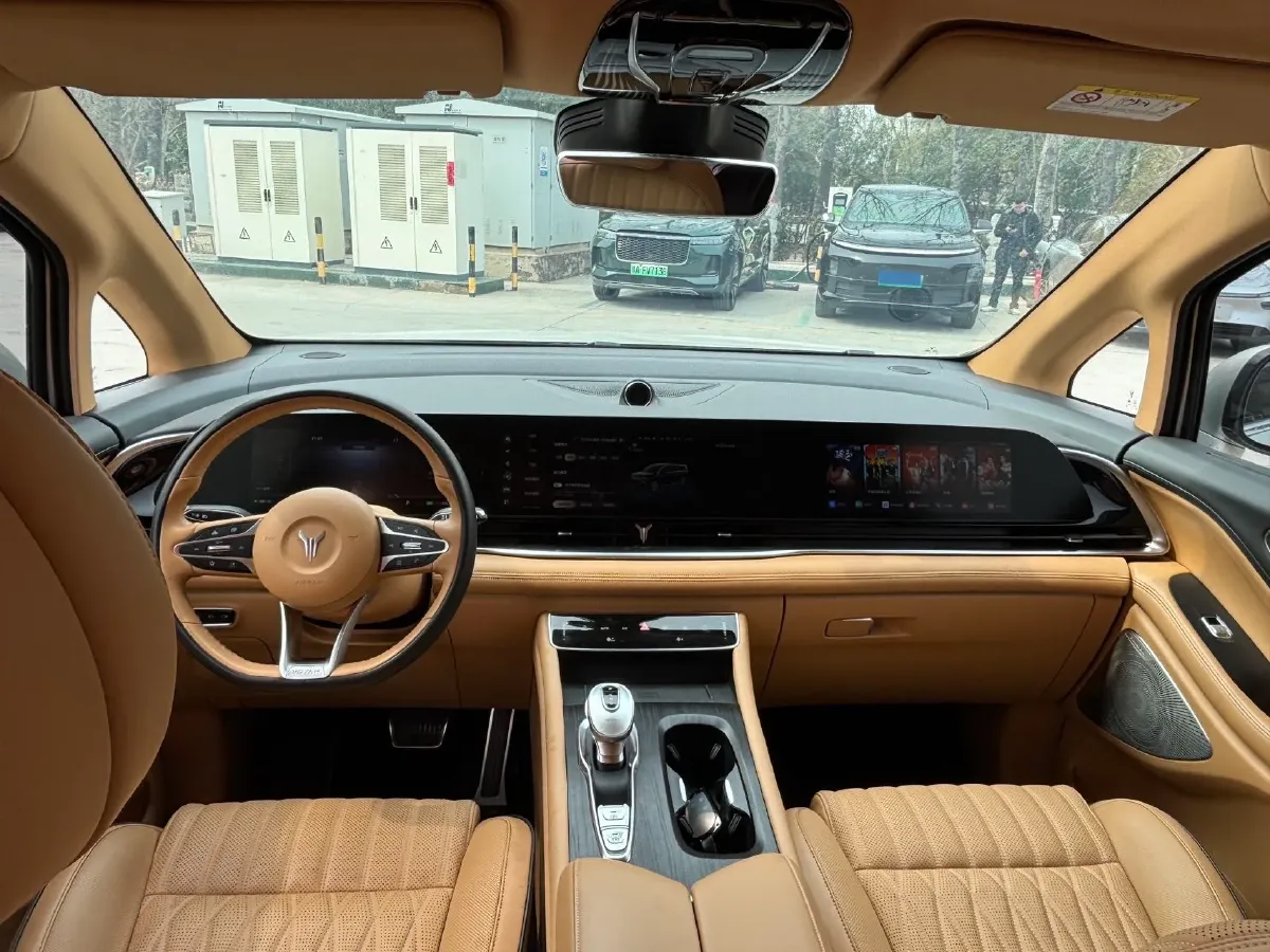 2022 Voyah Dream 1.5T 136HP L4 PHEV 25.57KWH,autocango,china used car exporter,china ev exporter,chinese used car exporter,chinese used ev exporter