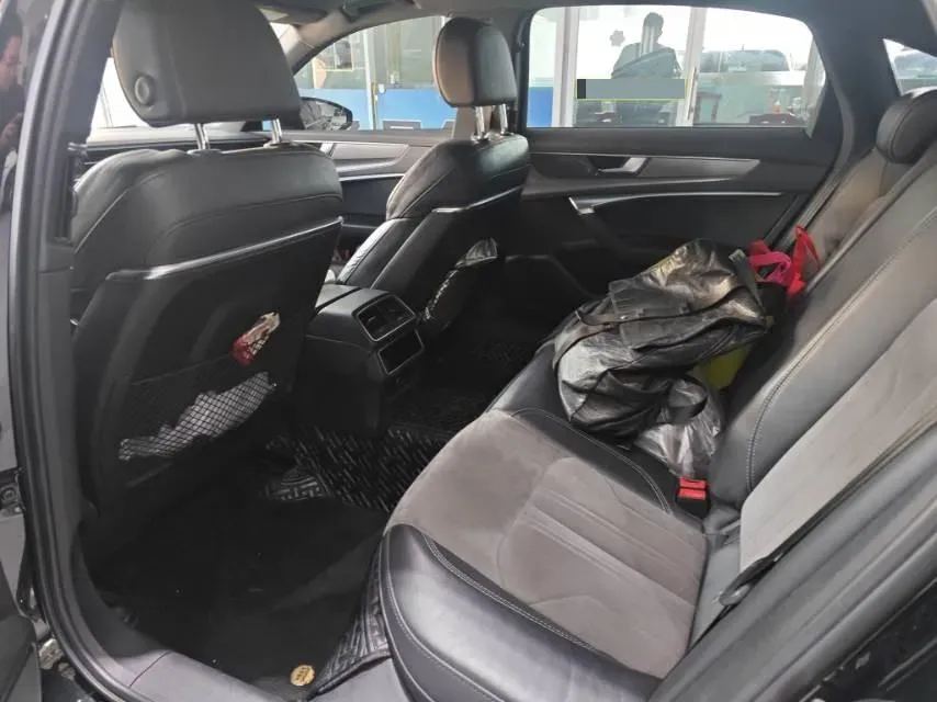 2021 Audi A6L 2.0T 224HP L4 7DCT,autocango,china used car exporter,china ev exporter,chinese used car exporter,chinese used ev exporter