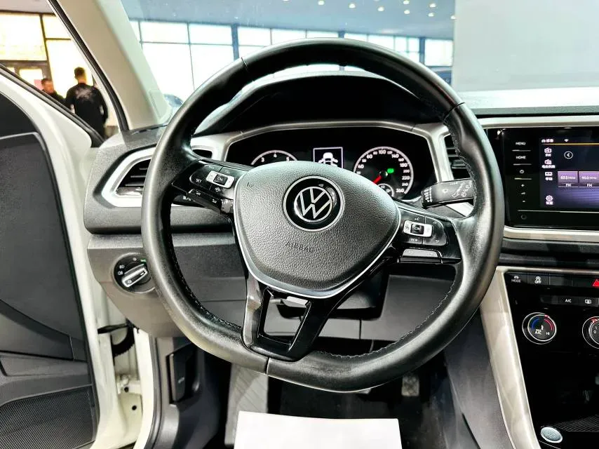 2022 Volkswagen T-Roc 1.4T 150HP L4 7DCT,autocango,china used car exporter,china ev exporter,chinese used car exporter,chinese used ev exporter