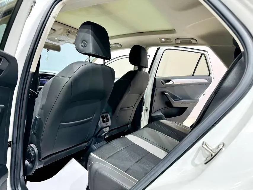 2022 Volkswagen T-Roc 1.4T 150HP L4 7DCT,autocango,china used car exporter,china ev exporter,chinese used car exporter,chinese used ev exporter