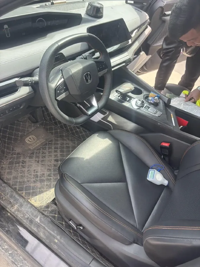 2022 ChangAn UNI-V 1.5T 188HP L4 7DCT,autocango,china used car exporter,china ev exporter,chinese used car exporter,chinese used ev exporter