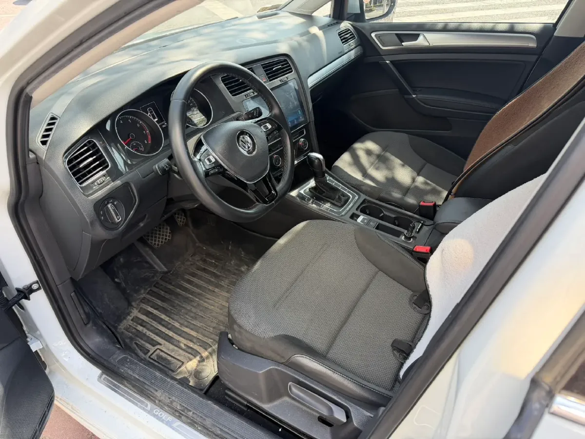 2018 Volkswagen Golf 1.6L 110HP L4 6AT,autocango,china used car exporter,china ev exporter,chinese used car exporter,chinese used ev exporter