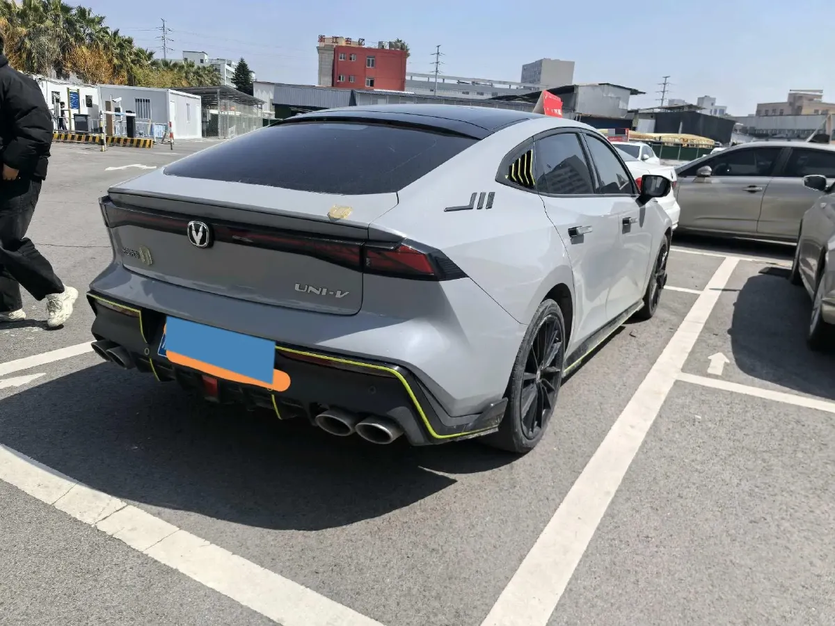 2022 ChangAn UNI-V 1.5T 188HP L4 7DCT,autocango,china used car exporter,china ev exporter,chinese used car exporter,chinese used ev exporter