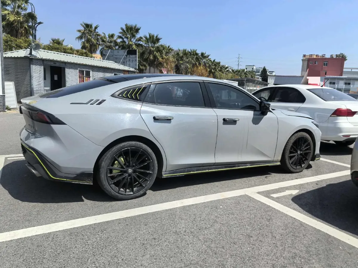 2022 ChangAn UNI-V 1.5T 188HP L4 7DCT,autocango,china used car exporter,china ev exporter,chinese used car exporter,chinese used ev exporter