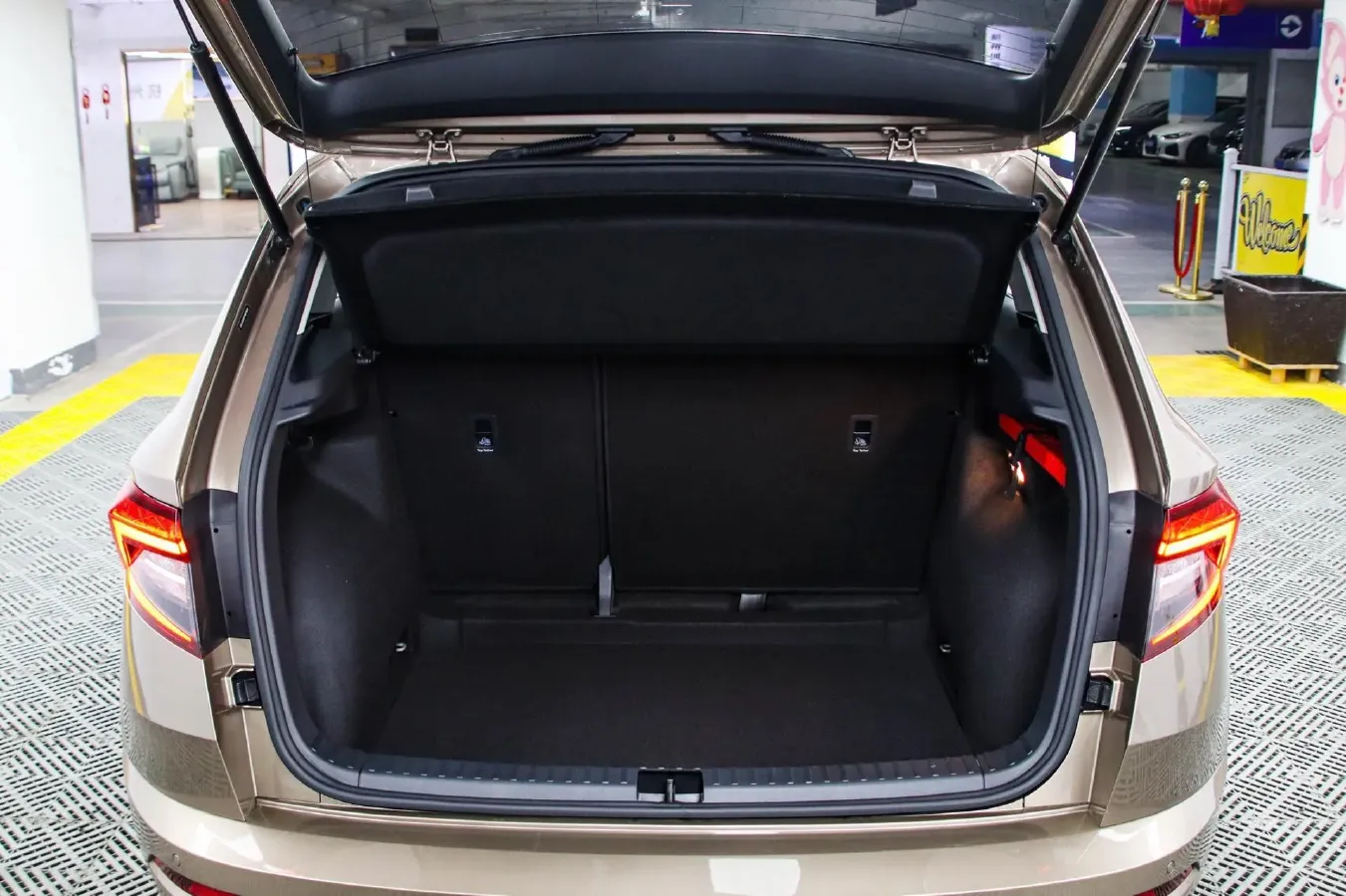 2022 Skoda Karoq 1.4T 150HP L4 7DCT,autocango,china used car exporter,china ev exporter,chinese used car exporter,chinese used ev exporter