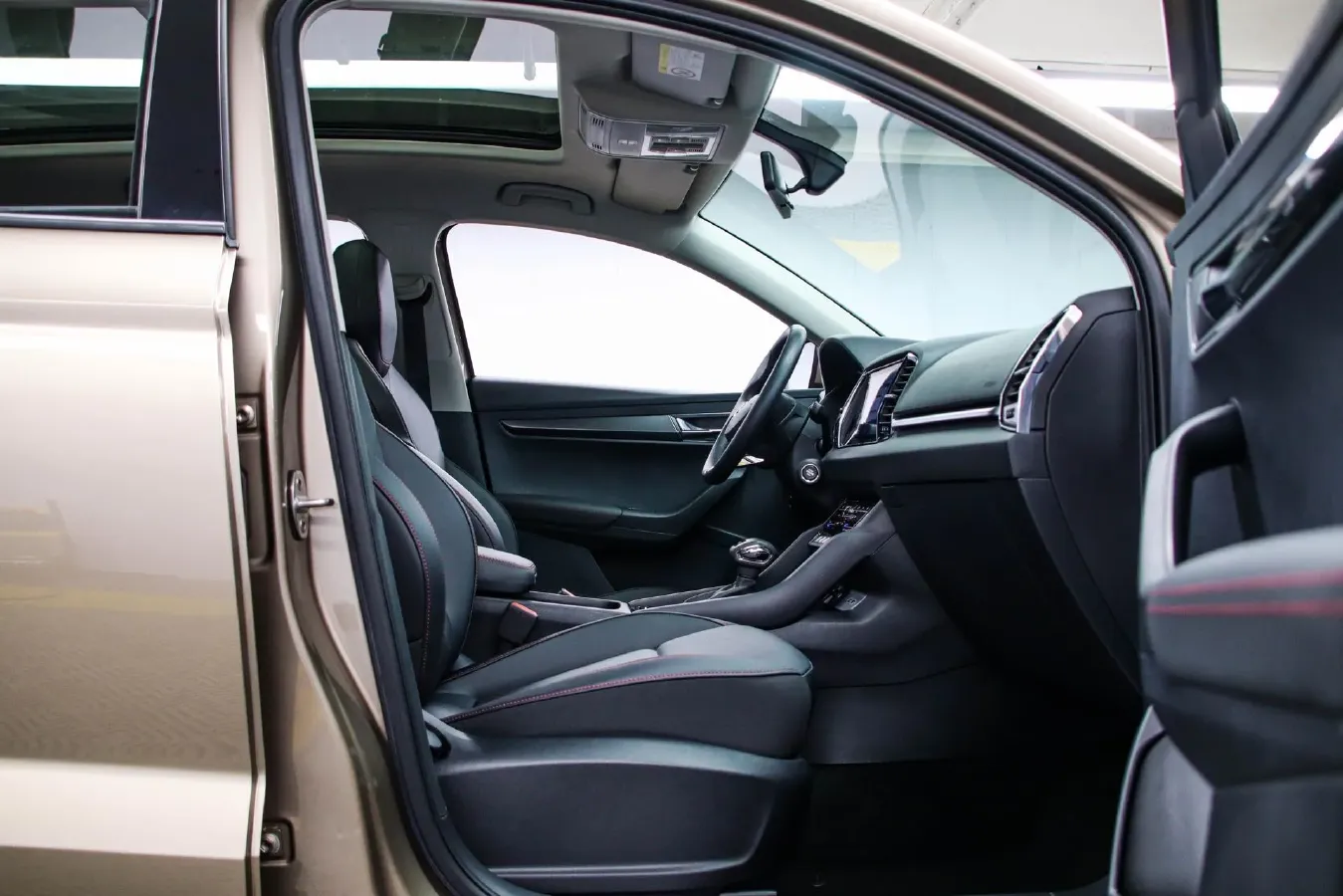 2022 Skoda Karoq 1.4T 150HP L4 7DCT,autocango,china used car exporter,china ev exporter,chinese used car exporter,chinese used ev exporter