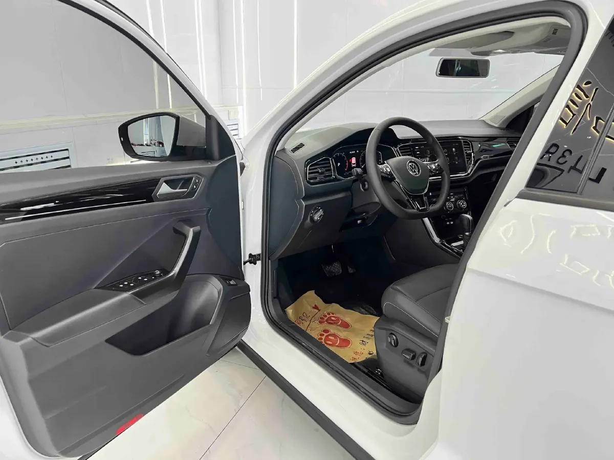 2022 Volkswagen T-Roc 1.4T 150HP L4 7DCT,autocango,china used car exporter,china ev exporter,chinese used car exporter,chinese used ev exporter