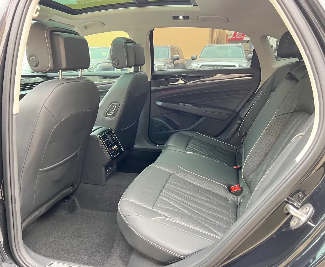 2022 Xpeng P7 BEV 60.2KWH,autocango,china used car exporter,china ev exporter,chinese used car exporter,chinese used ev exporter