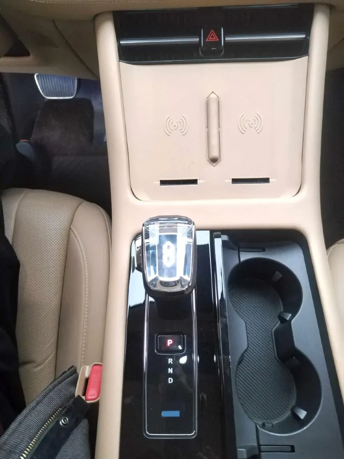 2024 AITO AITO M7 1.5T 152HP L4 REEV 42KWH,autocango,china used car exporter,china ev exporter,chinese used car exporter,chinese used ev exporter