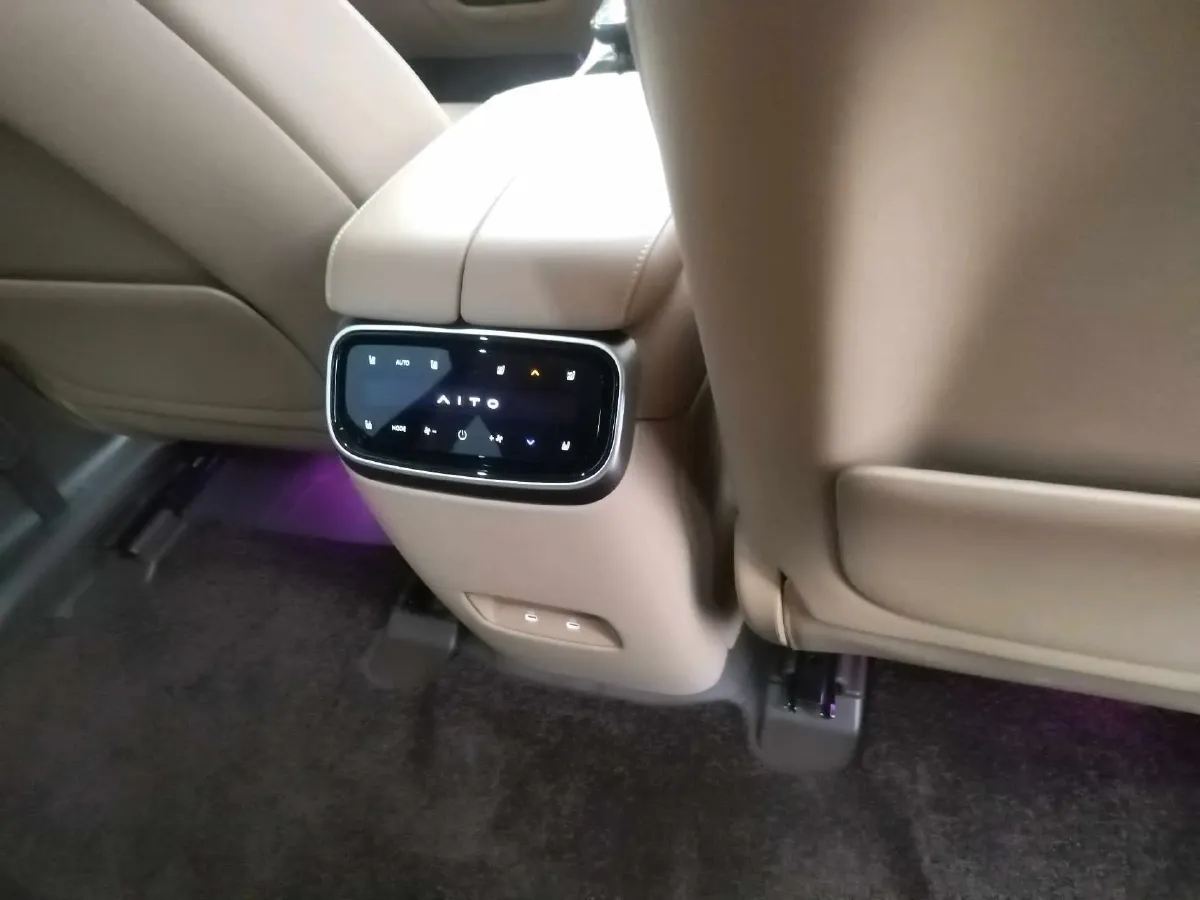 2024 AITO AITO M7 1.5T 152HP L4 REEV 42KWH,autocango,china used car exporter,china ev exporter,chinese used car exporter,chinese used ev exporter