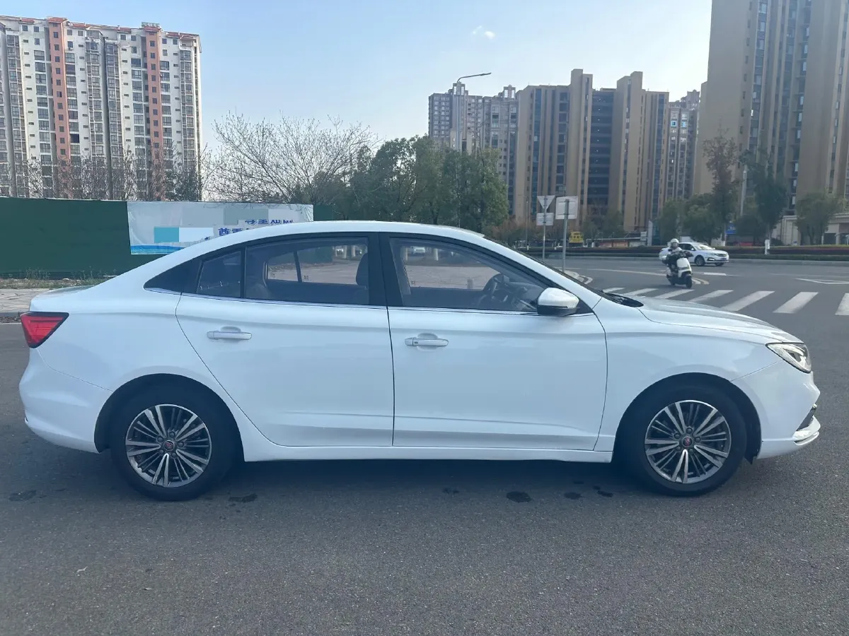 2019 Roewe i5 1.5L 120HP L4 5MT,autocango,china used car exporter,china ev exporter,chinese used car exporter,chinese used ev exporter