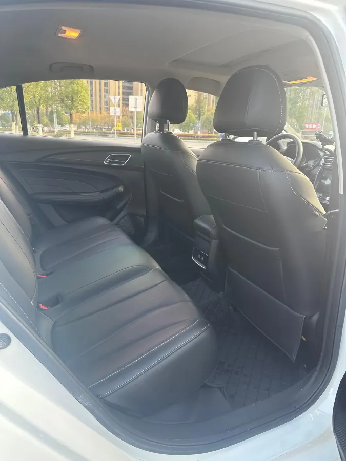 2019 Roewe i5 1.5L 120HP L4 5MT,autocango,china used car exporter,china ev exporter,chinese used car exporter,chinese used ev exporter