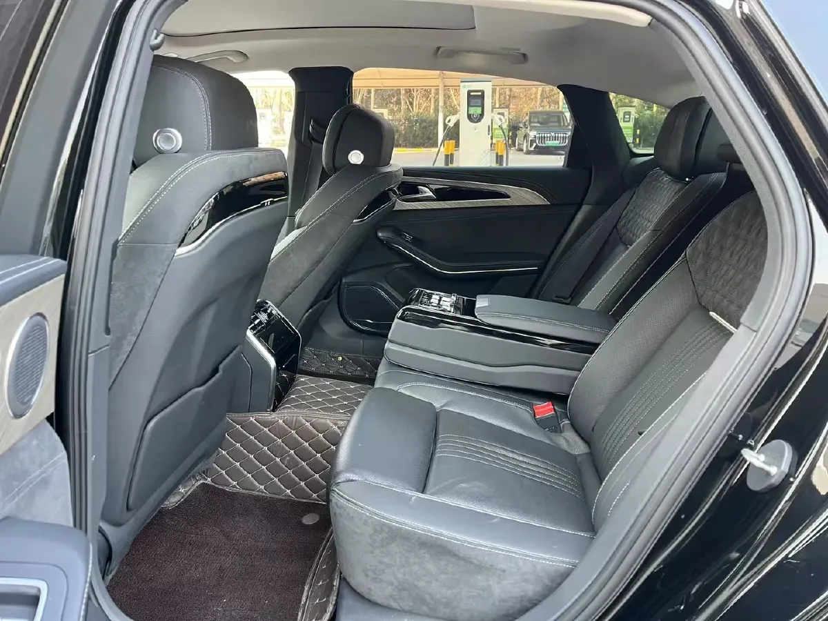 2023 HongQi H5 2.0T 224HP L4 8AT,autocango,china used car exporter,china ev exporter,chinese used car exporter,chinese used ev exporter