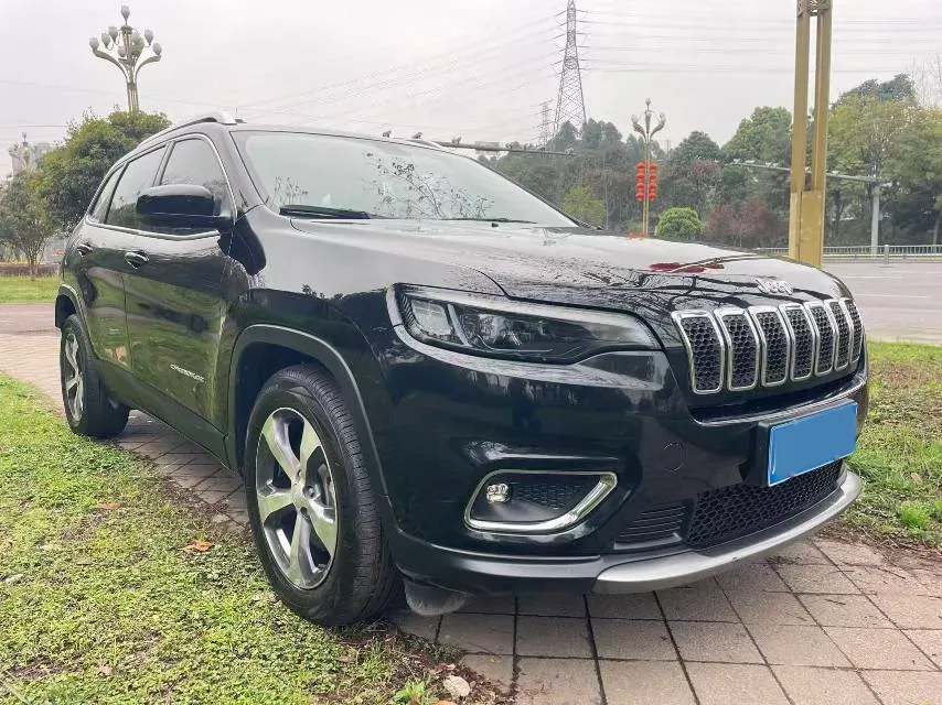 2020 Jeep Cherokee 2.0T 234HP L4 9AT,autocango,china used car exporter,china ev exporter,chinese used car exporter,chinese used ev exporter