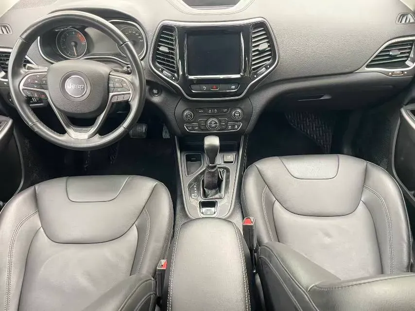 2020 Jeep Cherokee 2.0T 234HP L4 9AT,autocango,china used car exporter,china ev exporter,chinese used car exporter,chinese used ev exporter