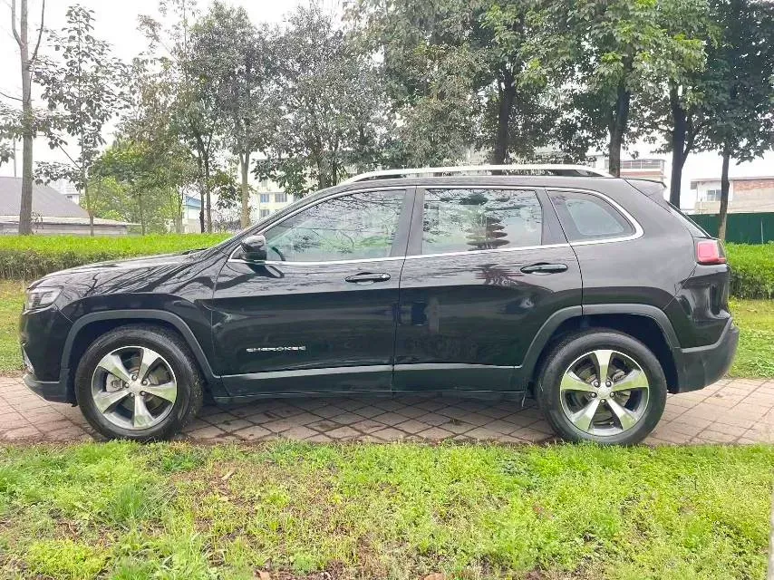 2020 Jeep Cherokee 2.0T 234HP L4 9AT,autocango,china used car exporter,china ev exporter,chinese used car exporter,chinese used ev exporter