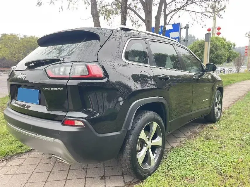 2020 Jeep Cherokee 2.0T 234HP L4 9AT,autocango,china used car exporter,china ev exporter,chinese used car exporter,chinese used ev exporter