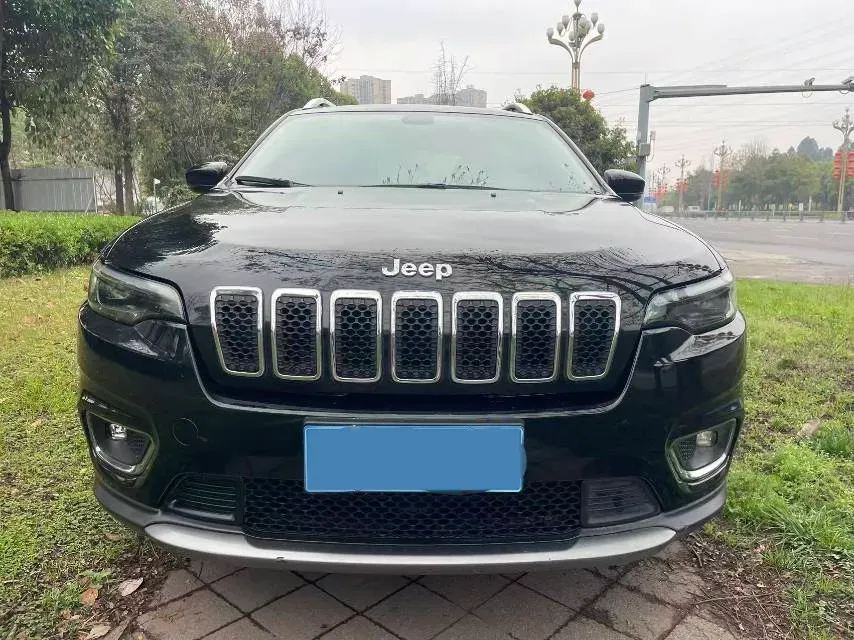 2020 Jeep Cherokee 2.0T 234HP L4 9AT,autocango,china used car exporter,china ev exporter,chinese used car exporter,chinese used ev exporter