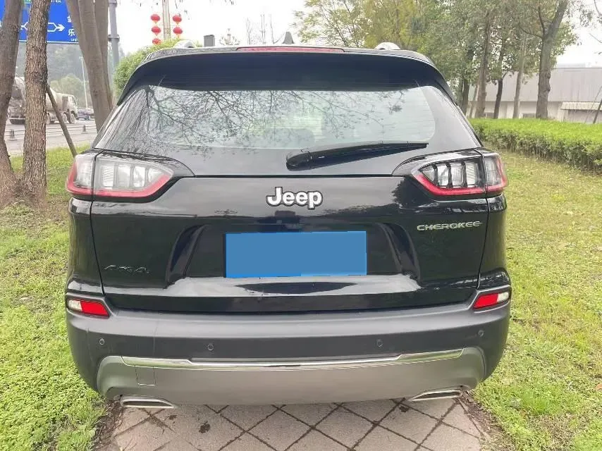 2020 Jeep Cherokee 2.0T 234HP L4 9AT,autocango,china used car exporter,china ev exporter,chinese used car exporter,chinese used ev exporter