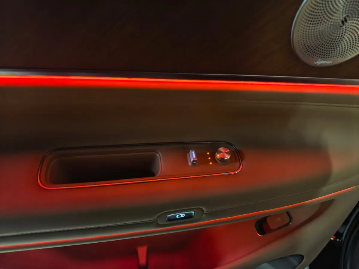 2025 AITO AITO M9 REEV 160HP REEV 52KWH,autocango,china used car exporter,china ev exporter,chinese used car exporter,chinese used ev exporter