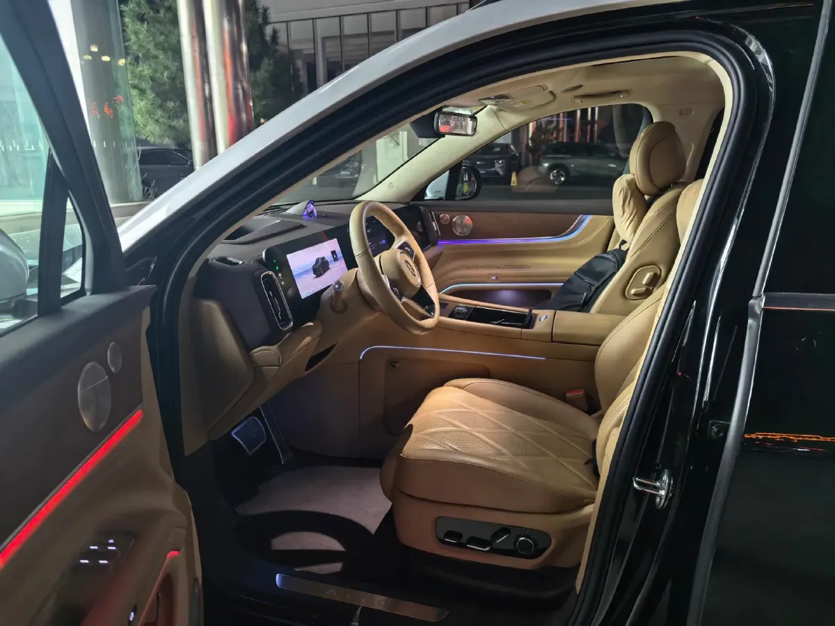 2025 AITO AITO M9 REEV 160HP REEV 52KWH,autocango,china used car exporter,china ev exporter,chinese used car exporter,chinese used ev exporter