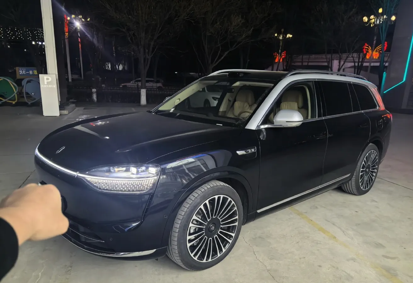 2025 AITO AITO M9 REEV 160HP REEV 52KWH,autocango,china used car exporter,china ev exporter,chinese used car exporter,chinese used ev exporter