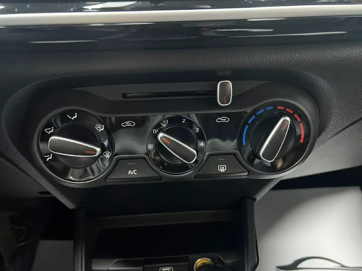 2021 Kia KX1 1.4L 100HP L4 6AT,autocango,china used car exporter,china ev exporter,chinese used car exporter,chinese used ev exporter