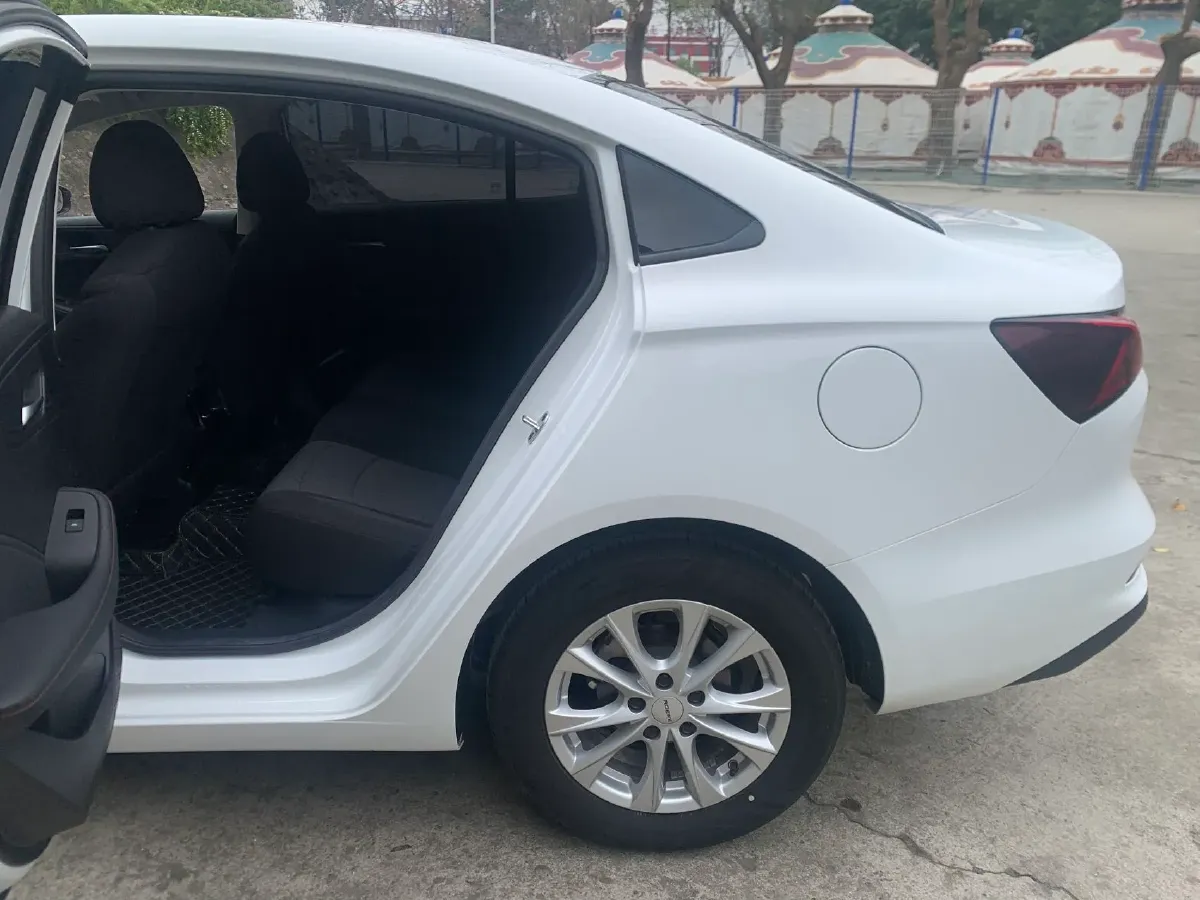 2023 Roewe i5 1.5L 129HP L4 5MT,autocango,china used car exporter,china ev exporter,chinese used car exporter,chinese used ev exporter