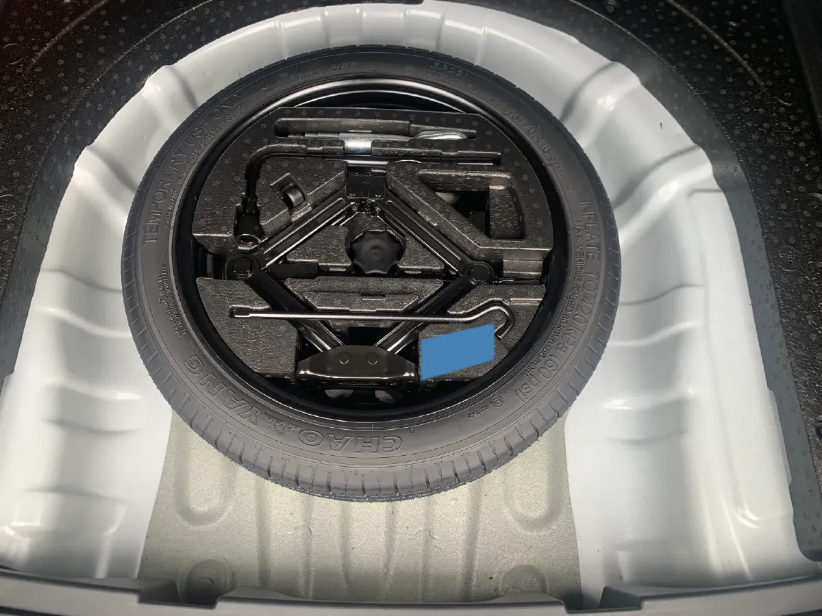 2023 Roewe i5 1.5L 129HP L4 5MT,autocango,china used car exporter,china ev exporter,chinese used car exporter,chinese used ev exporter