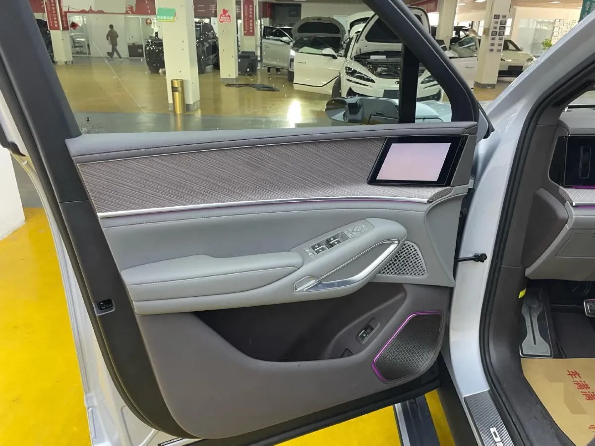 2025 Denza DenzaN9 2.0T 207HP L4 E-CVT PHEV,autocango,china used car exporter,china ev exporter,chinese used car exporter,chinese used ev exporter